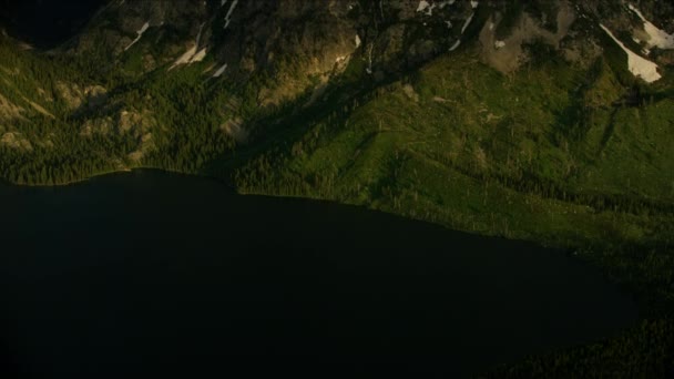 Aerial Jackson Lake all'alba Parco nazionale di Yellowstone — Video Stock