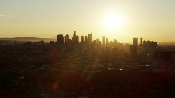 Luchtfoto zonsopgang uitzicht Los Angeles stadsgezicht en skyline — Stockvideo