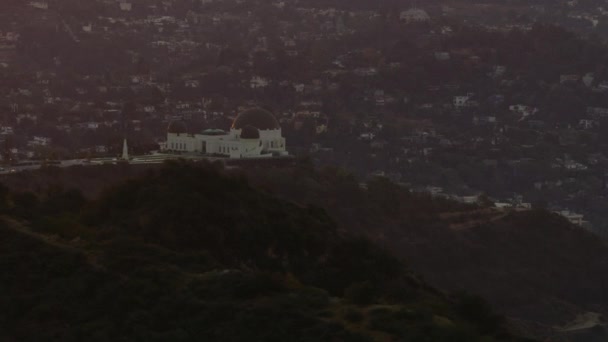 Los Angeles 'ta gün doğumunda Hollywood Tepeleri — Stok video