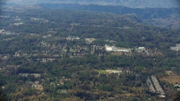 Luchtfoto vernietigend wildvuur verwoest eigendom Paradise California — Stockvideo