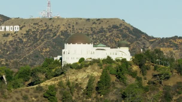 Luchtfoto zonsopgang Griffith Observatory Mount Hollywood LA — Stockvideo