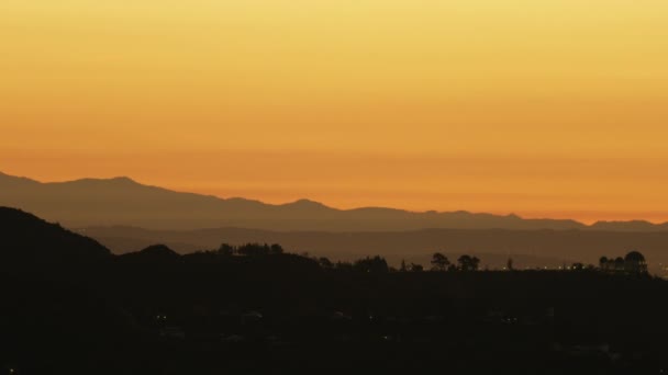 Vista aérea Los Angeles cordilheiras ao nascer do sol — Vídeo de Stock