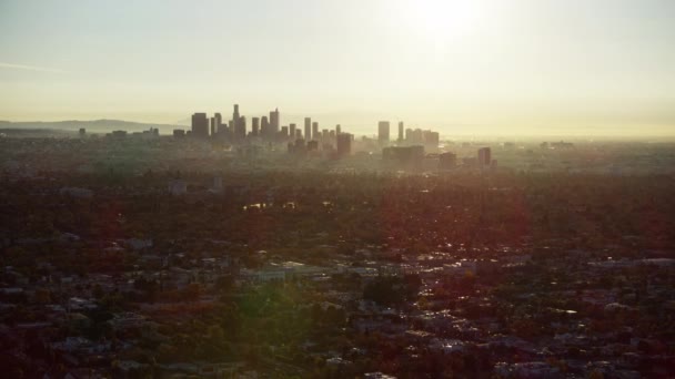 Luchtfoto zonsopgang uitzicht financieel district wolkenkrabbers LA stadsgezicht — Stockvideo