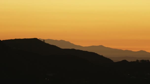 Αεροφωτογραφία Λος Άντζελες οροσειρές το ξημέρωμα — Αρχείο Βίντεο
