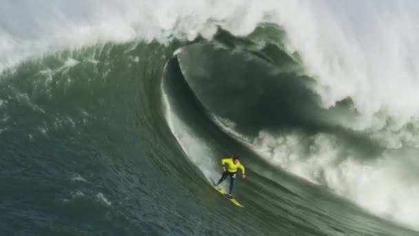 California Febrero 2019 Vista Aérea Del Surfista Montando Olas Enormes — Vídeos de Stock