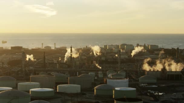 Вид на закат с воздуха прибрежная электростанция Лос-Анджелеса — стоковое видео