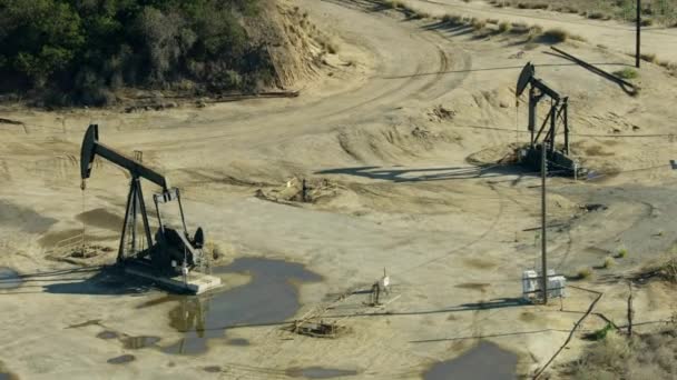 Vue aérienne Pompes de puits de pétrole San Pedro LA — Video