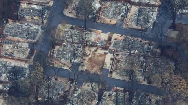 Vista aérea tierra quemada incendio forestal Paradise California America — Vídeos de Stock