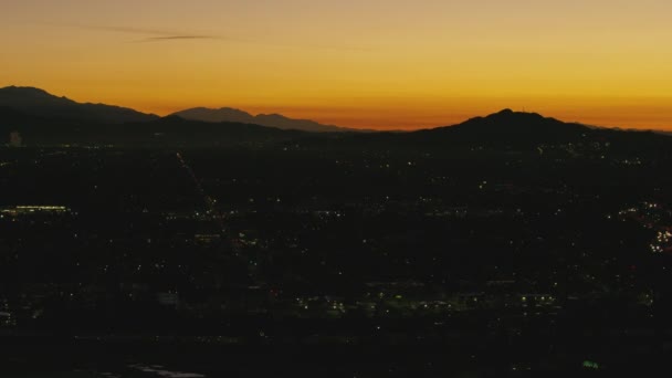 Letecký pohled města světla Los Angeles při východu slunce — Stock video