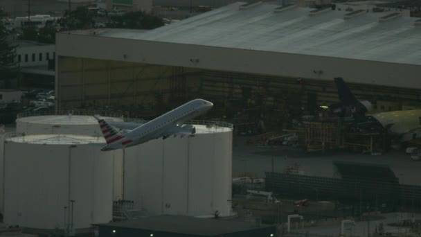 ロサンゼルスを離陸する航空ビュー旅客機 — ストック動画