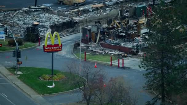 Aerial view fast food sign Campfire wildfire Paradise — Stock Video