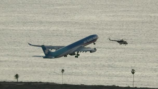 Aviones del Océano Pacífico que salen de Los Ángeles — Vídeo de stock