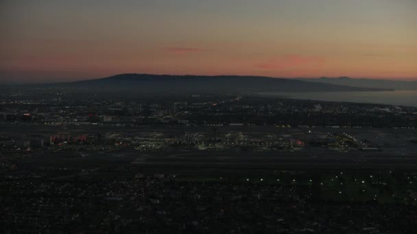 Hava manzaralı akşam ışıkları Güney Körfezi Los Angeles — Stok video