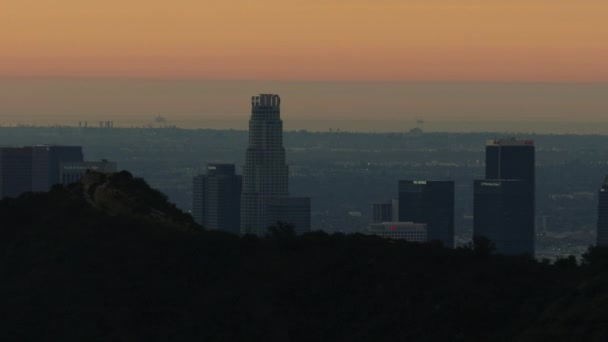 Letecký pohled z parku Griffith z Los Angeles — Stock video