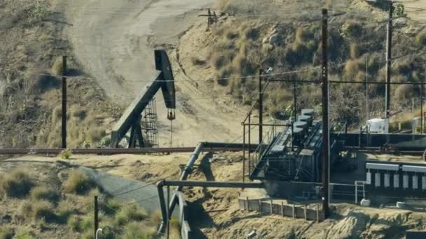 Vista aérea Extração de combustíveis fósseis da refinaria de Los Angeles — Vídeo de Stock