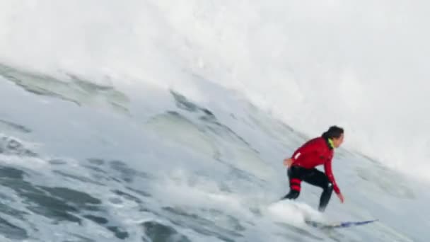 美国大浪小牛的空中健美冲浪选手 — 图库视频影像