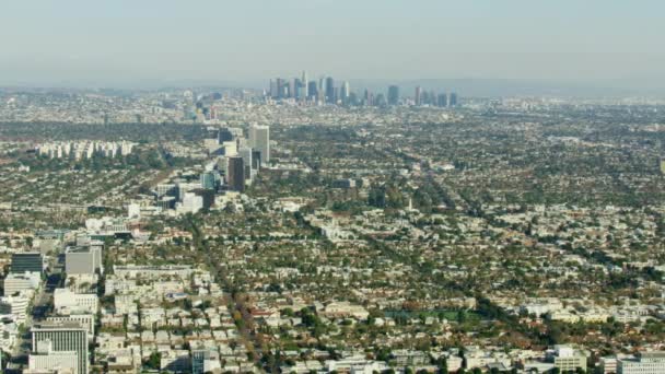 Veduta aerea del paesaggio urbano centrale LA da Beverly Hills — Video Stock