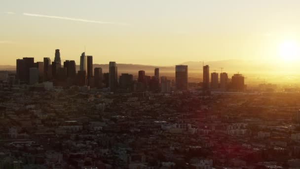 Vista aérea bairro urbano de LA central ao nascer do sol — Vídeo de Stock