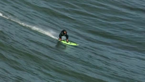 Aerial view surfer riding wave falling Mavericks USA — Stock Video