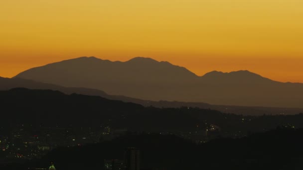 Αεροφωτογραφία ανατολή πάνω από San Gabriel βουνά LA — Αρχείο Βίντεο