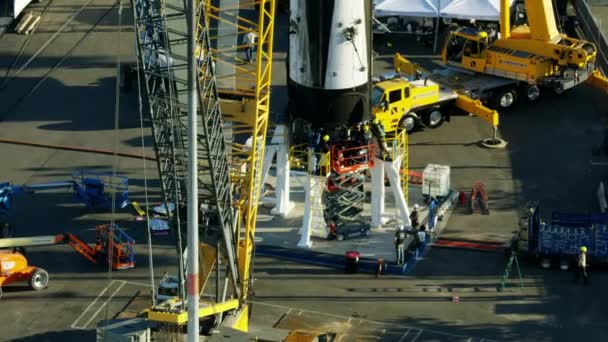 Letecký pohled raketa posilovač údržbu Port of LA — Stock video