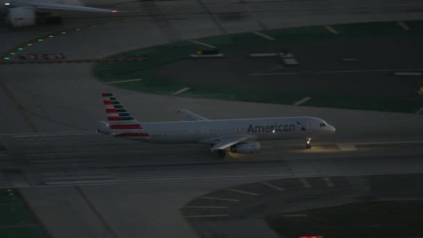 Aereo vista tramonto pista aeroporto di Los Angeles — Video Stock