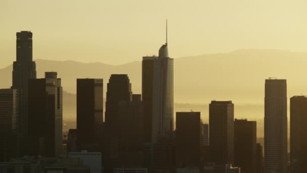 하늘에서 떠오르는 일출 광경 로스앤젤레스 금융 지구 마천루 — 비디오