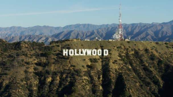 Letecký pohled Hollywood znamení při východu slunce Los Angeles — Stock video