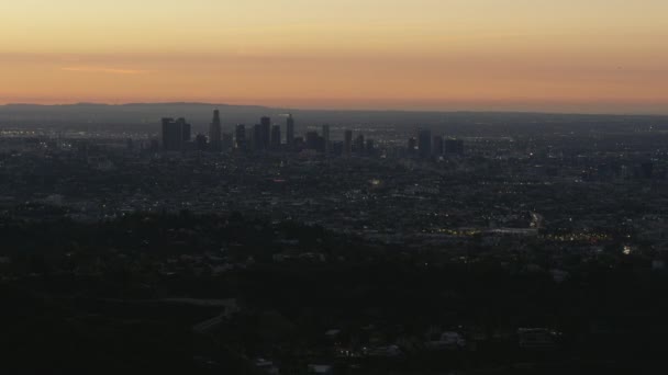 Вид з повітряного простору Ранкові вогні в центрі Лос-Анджелеса — стокове відео