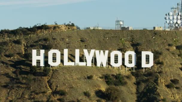 Luchtfoto zonsopgang Hollywood teken Mount Lee LA — Stockvideo