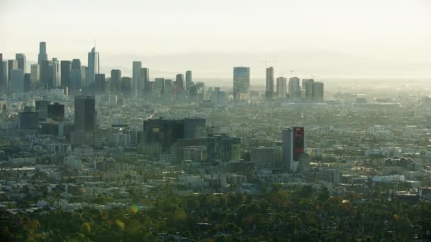 Luchtfoto zonsopgang uitzicht Los Angeles stedelijke buurt Koreatown — Stockvideo