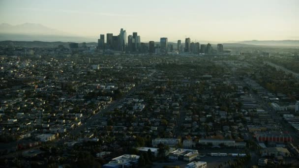 Luchtfoto zonsopgang uitzicht stedelijke buurt Mid City LA — Stockvideo