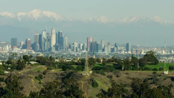 Letecký pohled Los Angeles panorama s městskými mrakodrapy — Stock video