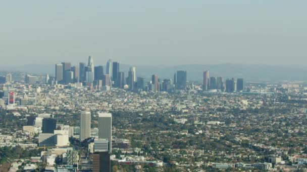 Vista aérea del paisaje urbano del centro de Los Ángeles — Vídeo de stock