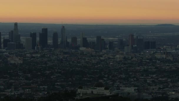 Flygfoto utsikt över staden vid soluppgången centrala Los Angeles — Stockvideo