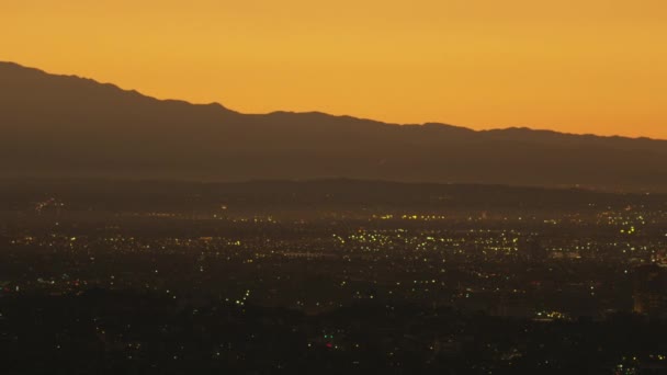 Letecký východ slunce pohled města světla centrální Los Angeles — Stock video