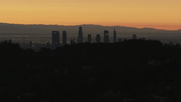 Vista aérea del amanecer US Bank Tower LA cityscape — Vídeo de stock