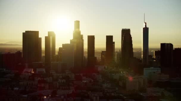 Hava gündoğumu manzaralı şehir gökdelenleri Los Angeles gökdelenleri — Stok video