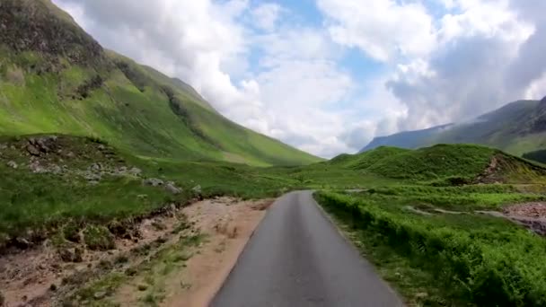 POV driving Glen Etive brughiere Highlands scozzesi Regno Unito — Video Stock