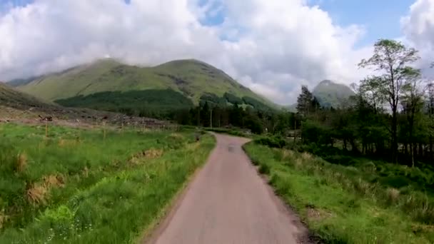 POV guida in Glen Etive paesaggio altopiano scozzese — Video Stock