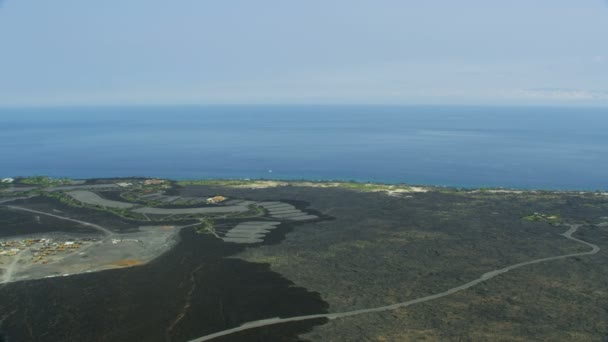 Vista aérea Lugar de excavación industrial de la costa de Mahewalu Point — Vídeo de stock