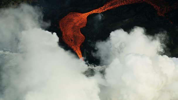 Aerial view molten lava pouring into Pacific ocean — Stock Video