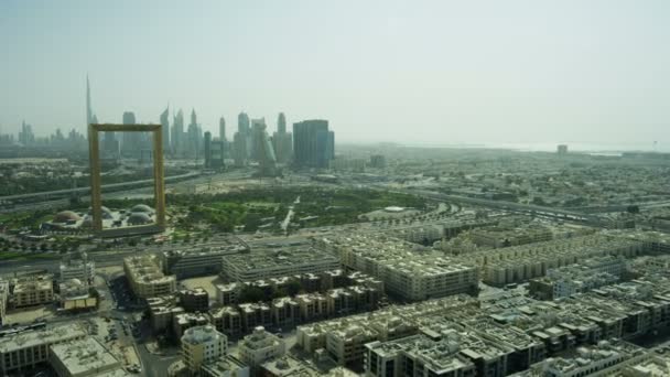 Flygfoto skyskrapor Dubai Frame Zabeel Park UAE — Stockvideo