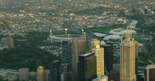 Vista aérea do pôr do sol Richmond Melbourne e arranha-céus CBD — Vídeo de Stock