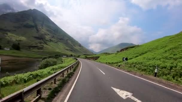 POV jazdy autostrady A82 Glencoe doliny Szkockie Highlands — Wideo stockowe