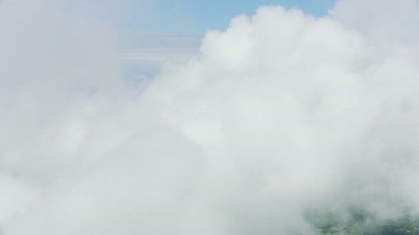 Flygfoto molnlandskap himmel visa naturligt ljus tystnad frihet — Stockvideo