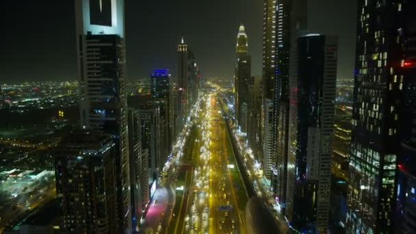 Widok z lotu ptaka Sheikh Zayed road night Drapacze chmur Dubai — Wideo stockowe