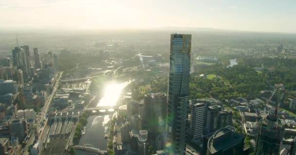 Luchtfoto zonsopgang uitzicht Eureka Tower Yarra River Melbourne — Stockvideo