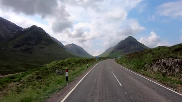 POV drogowego jazdy w Glencoe Buachaille Etive Mor — Wideo stockowe