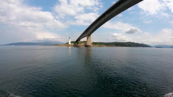Kyle of Lochalsh Skye Bridge Loch Alsh Schottland — Stockvideo